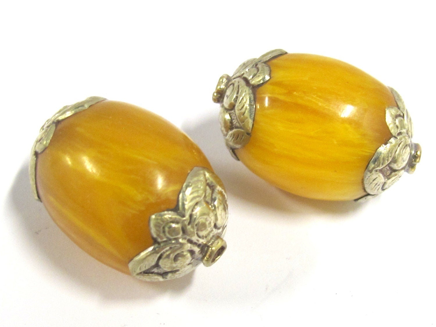 1 BEAD - Large Thick copal resin tibetan silver capped bead - BD819