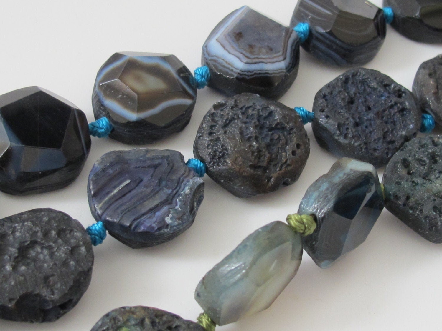 1 BEAD - Large 20 - 21 mm reversible Natural rough agate coin slab beads and facet cut smooth on reverse side - GM279