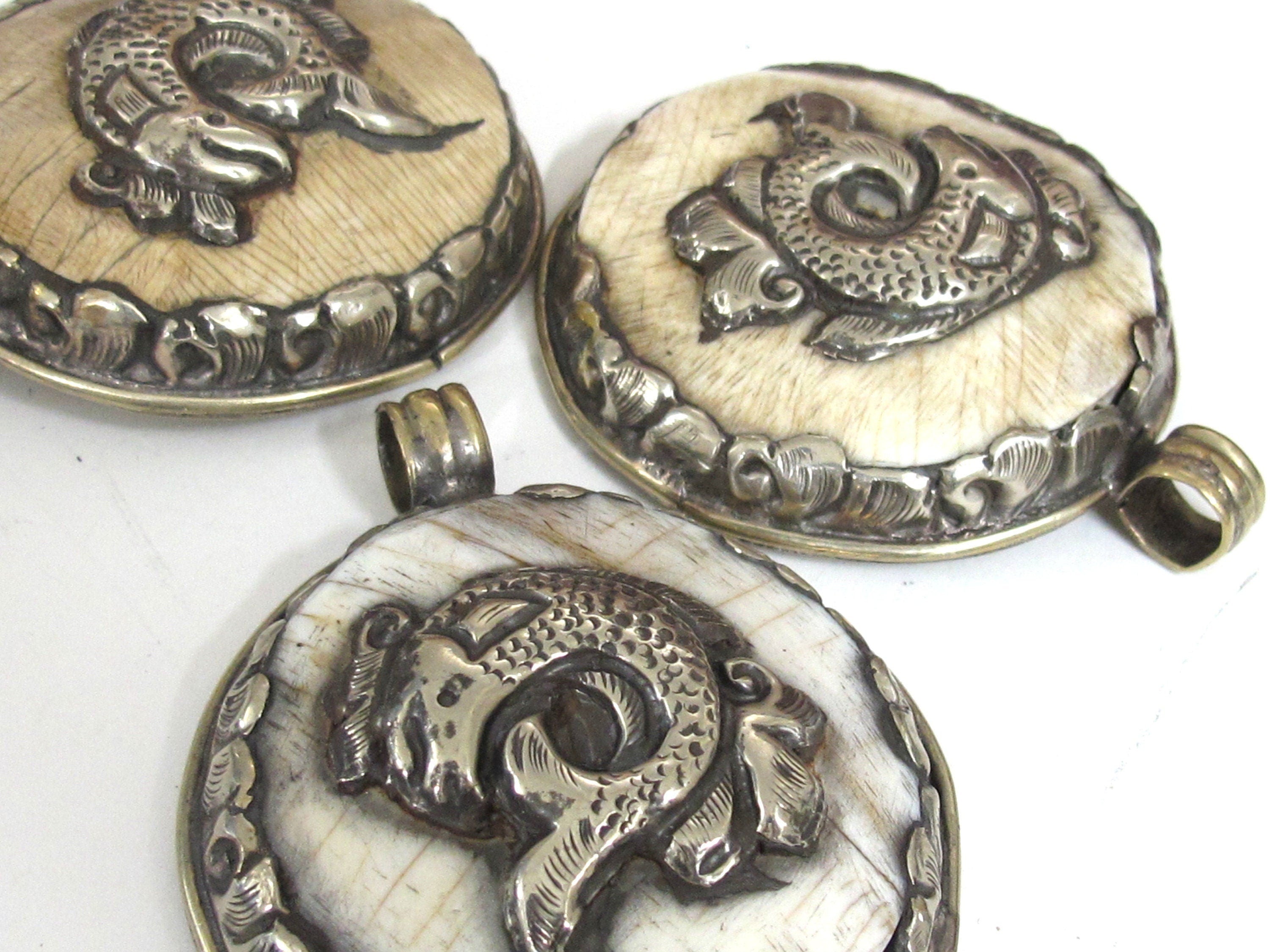 1 pendant - Large Ethnic Tibetan Nepal antiqued finish naga conch shell pendant with fish design - PM547H