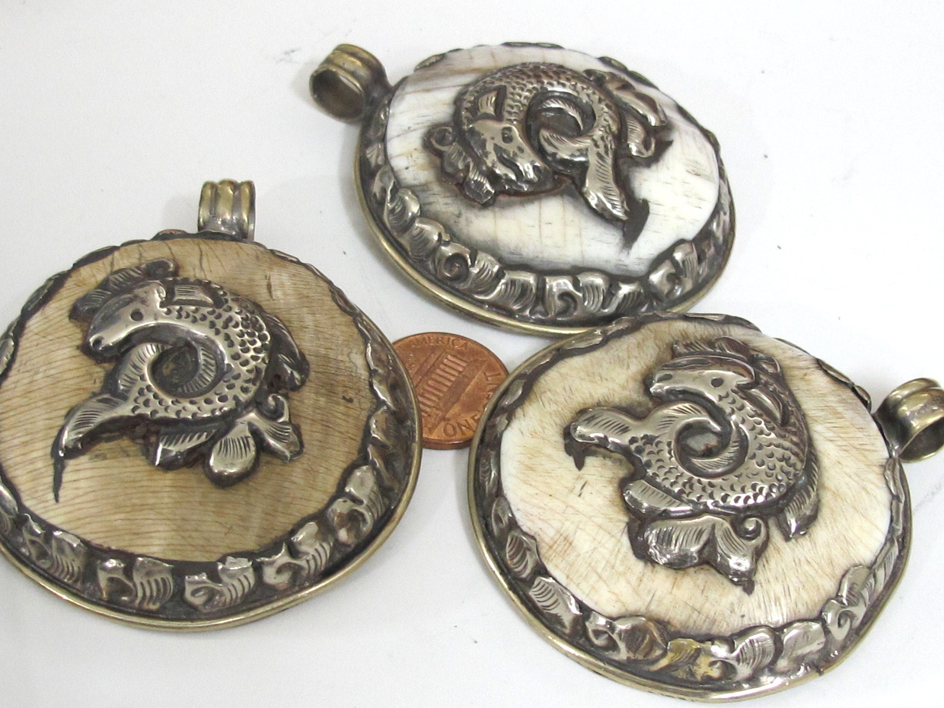 1 pendant - Large Ethnic Tibetan Nepal antiqued finish naga conch shell pendant with fish design - PM547H