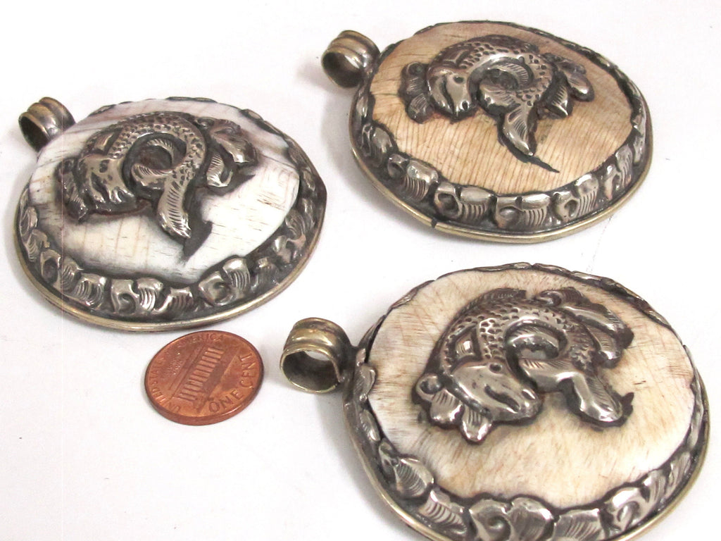 1 pendant - Large Ethnic Tibetan Nepal antiqued finish naga conch shell pendant with fish design - PM547H