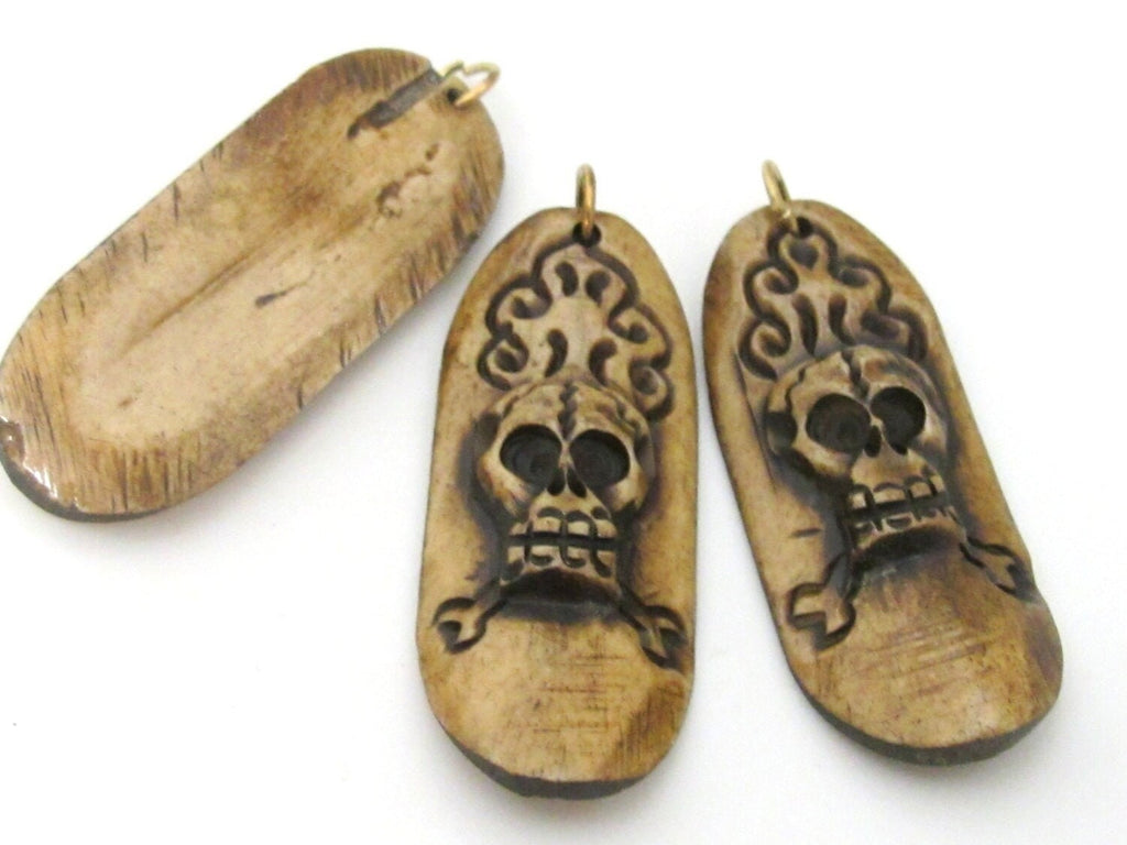 1 Pendant - Tibetan skull design carved convex bar shape cattle recycled cattle bone pendant from Nepal - PB106