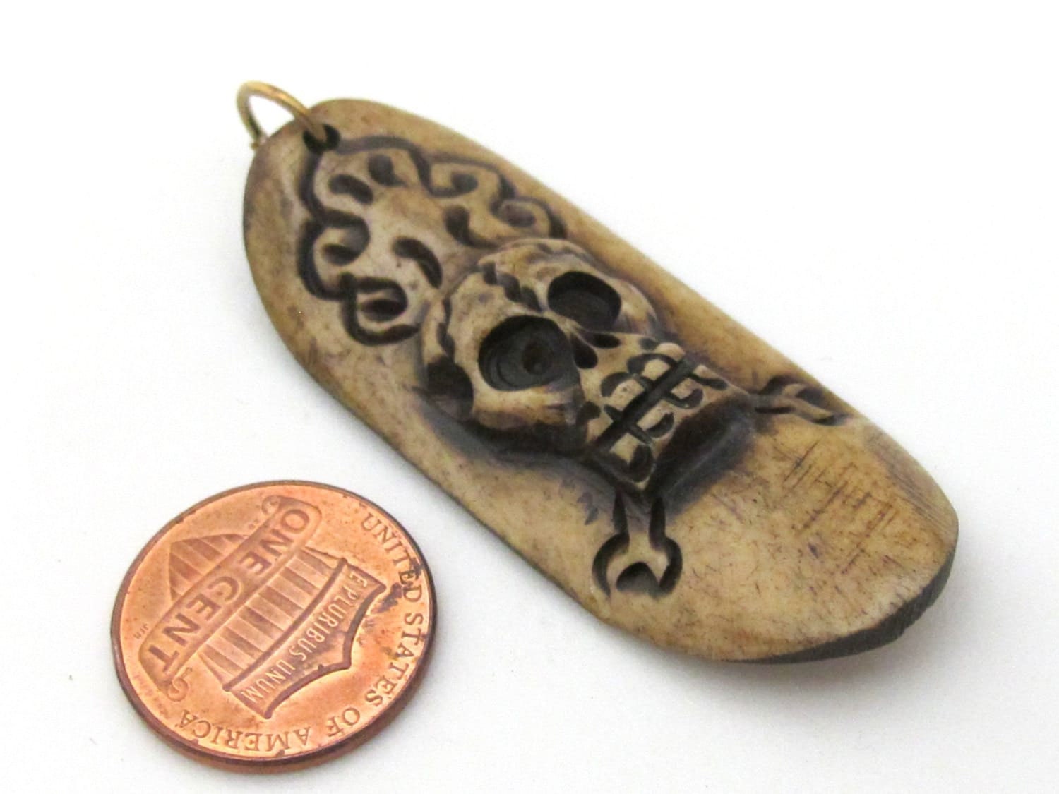 1 Pendant - Tibetan skull design carved convex bar shape cattle recycled cattle bone pendant from Nepal - PB106