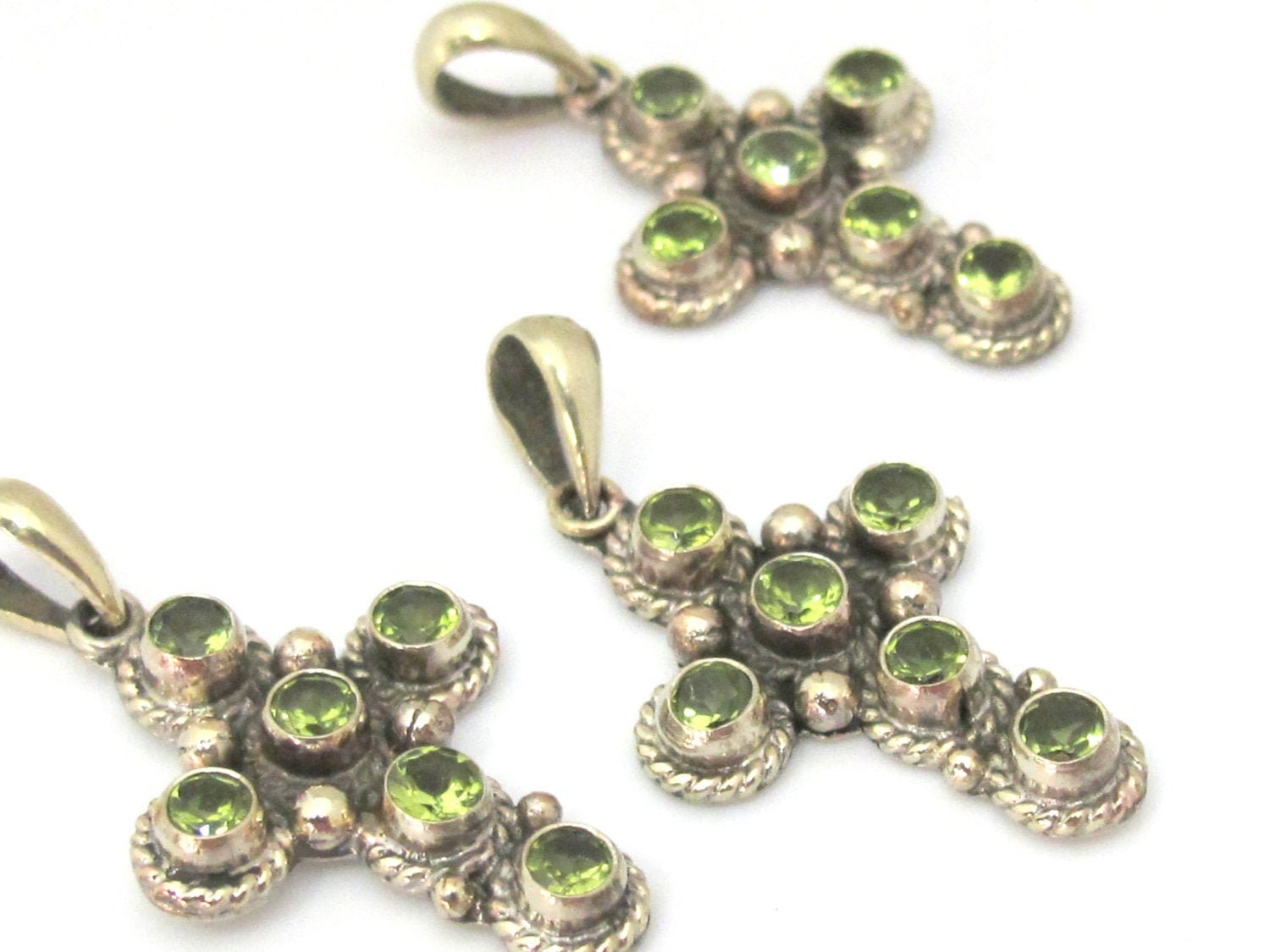 1 Pendant - Tibetan silver faceted green peridot gemstone cross pendant from Nepal - PM445A