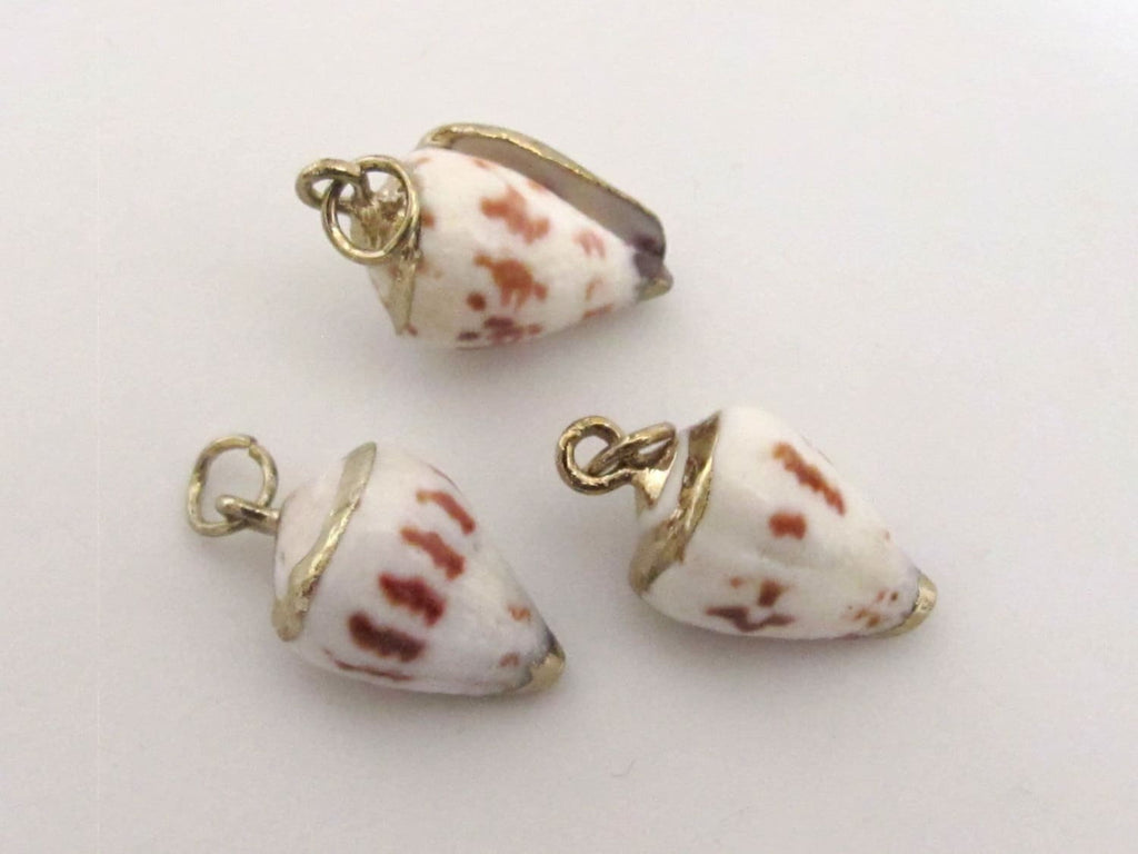 1 Pendant - Gold plated Small size spotted cone shell charm pendants - SP038