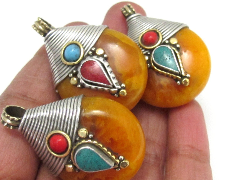 1 Pendant - Reversible Tibetan silver copal resin pendant with coiled wire bail design - PM260