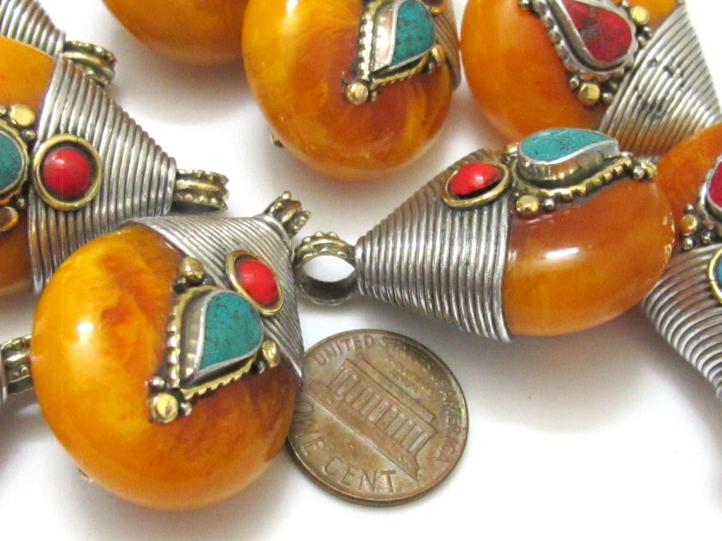 1 Pendant - Reversible Tibetan silver copal resin pendant with coiled wire bail design - PM260