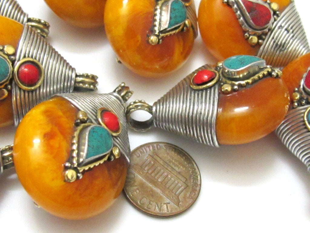 1 Pendant - Reversible Tibetan silver copal resin pendant with coiled wire bail design - PM260