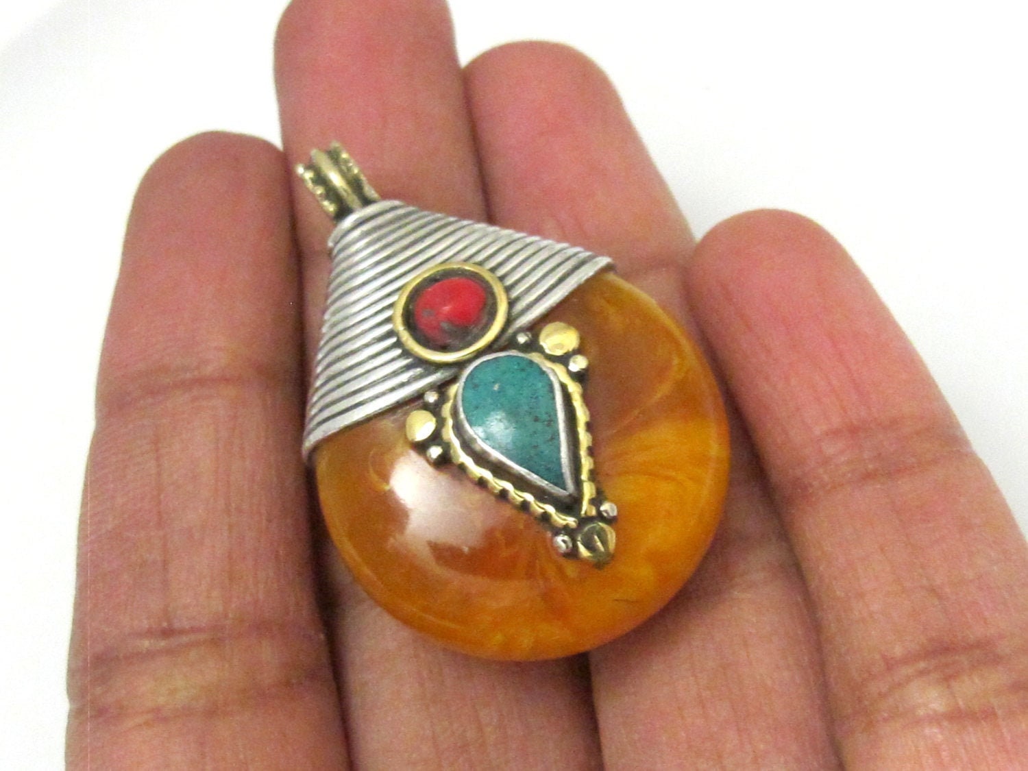 1 Pendant - Reversible Tibetan silver copal resin pendant with coiled wire bail design - PM260