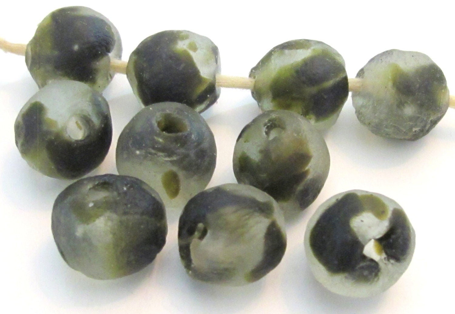 8 BEADS - Thick spotted recycled ethnic ghana recycled glass beads grey black white tone - AB011