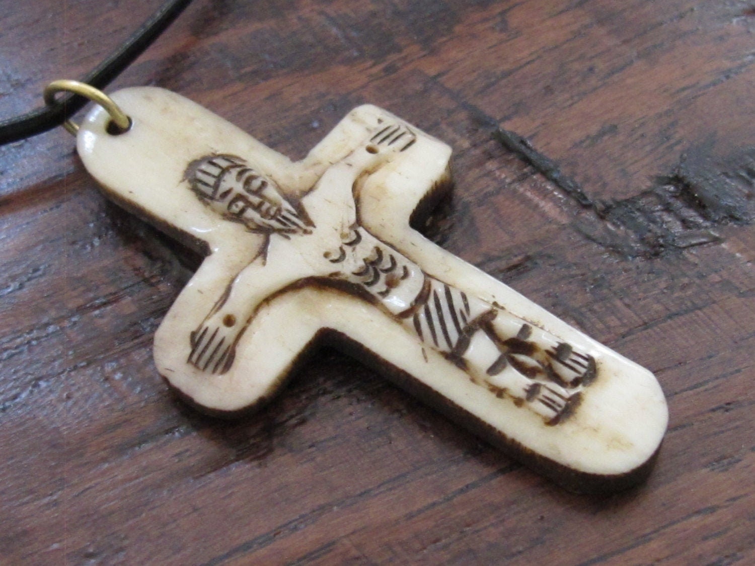 Carved Tibetan cream color recycled cattle bone cross pendant - PB073