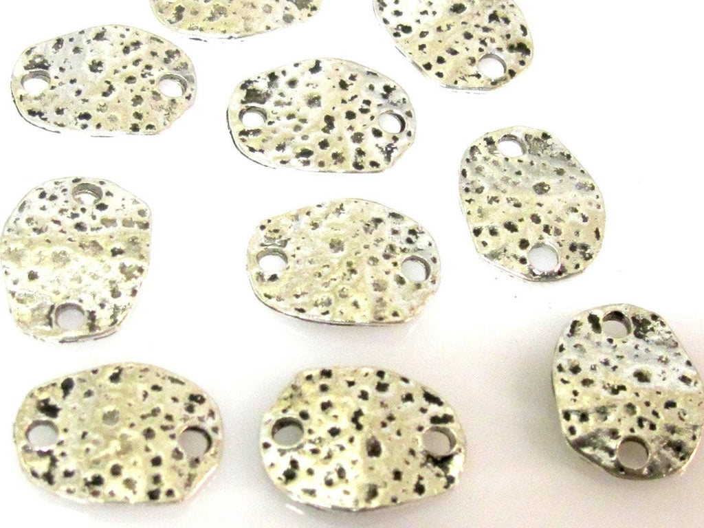 8 Beads - Oval disc shape antiqued silver tone connector beads 20 mm x 15 mm - BD940
