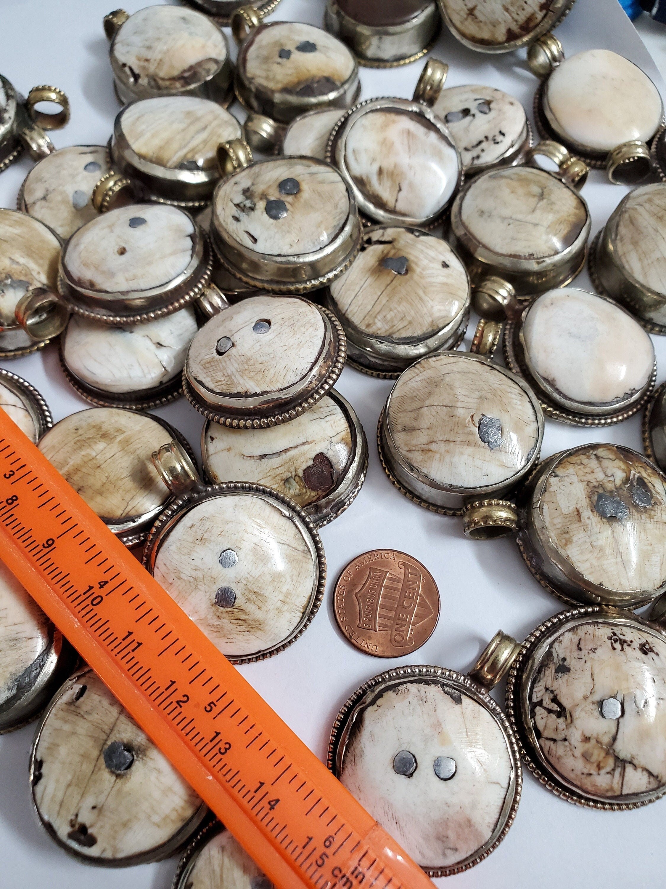 Rustic crude finish 1 pendant - Tibetan silver encased naga conch shell tribal pendant with carving on reverse side - PM530