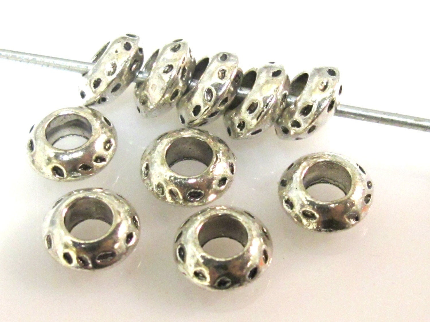 10 Beads - Round donut shape antiqued silver tone beads 11 mm x 5 mm - BD941