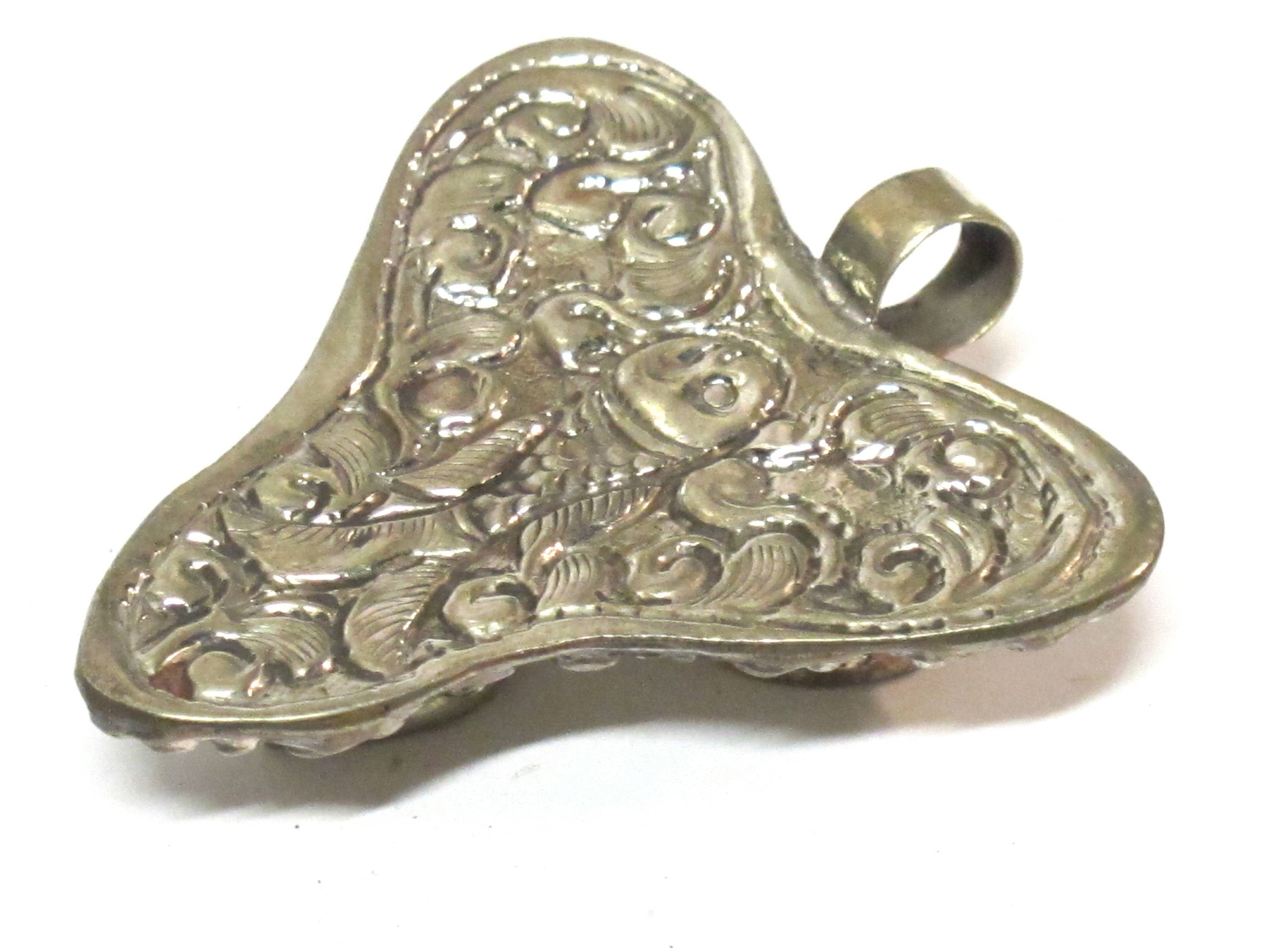 1 Pendant - Ethnic Tibetan triangular arrowhead shape coral inlaid pendant from Nepal with floral fish carving on reverse side - PM585B