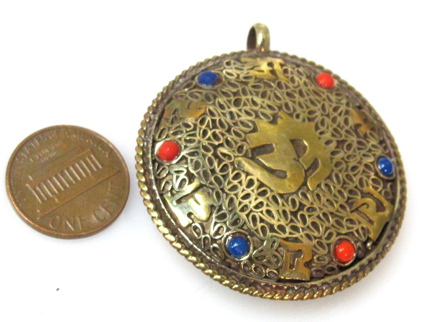1 Pendant - Reversible Om and Kalachakra mantra Brass filigree pendant from Nepal - PM529
