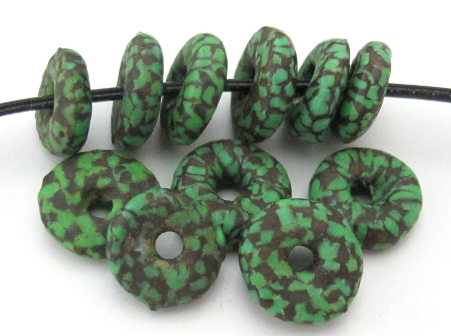 10 BEADS - Camouflage Jungle Green African recycled glass donut shape disc beads - AB021