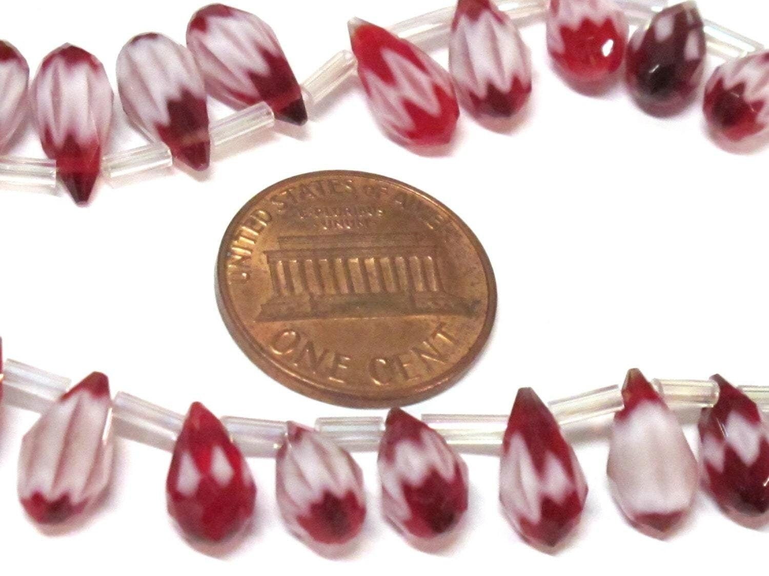 10 beads - Faceted teardrop shape Red color chevron design shiny crystal glass beads - AB059sa