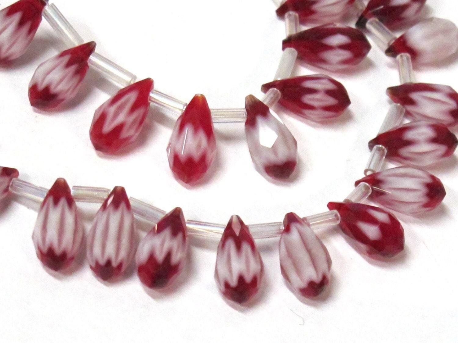 10 beads - Faceted teardrop shape Red color chevron design shiny crystal glass beads - AB059sa