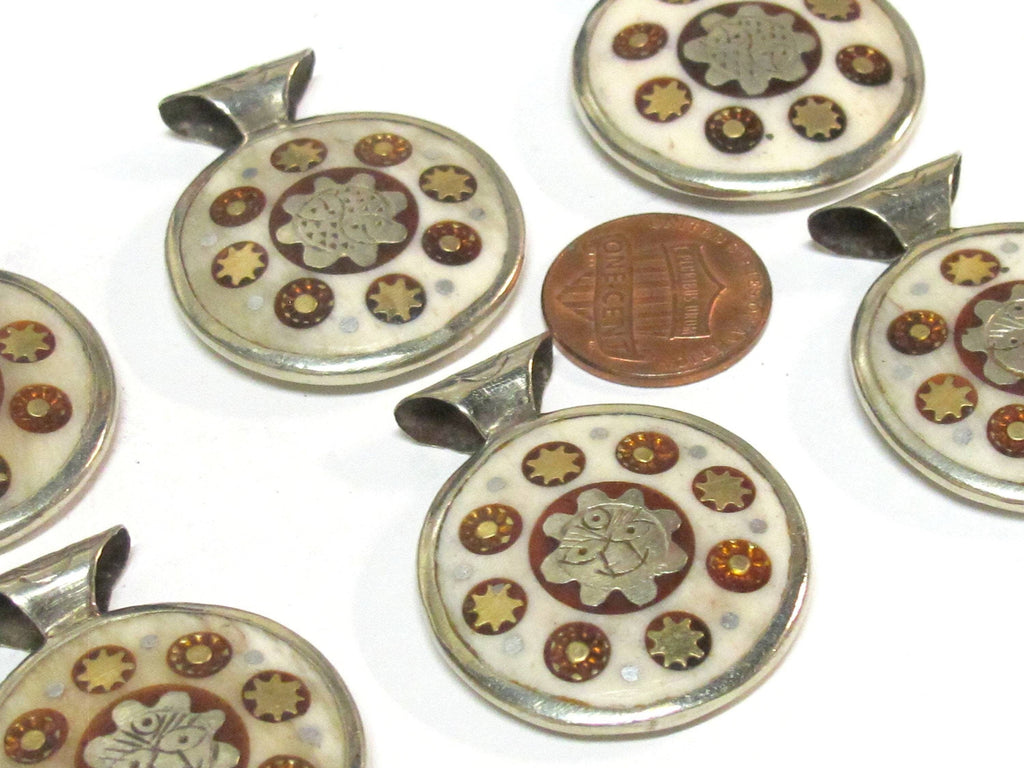 1 Pendant - Reversible 2 sided round white cream color sun moon star tibetan cattle bone pendant yin yang design on bail - PM613A