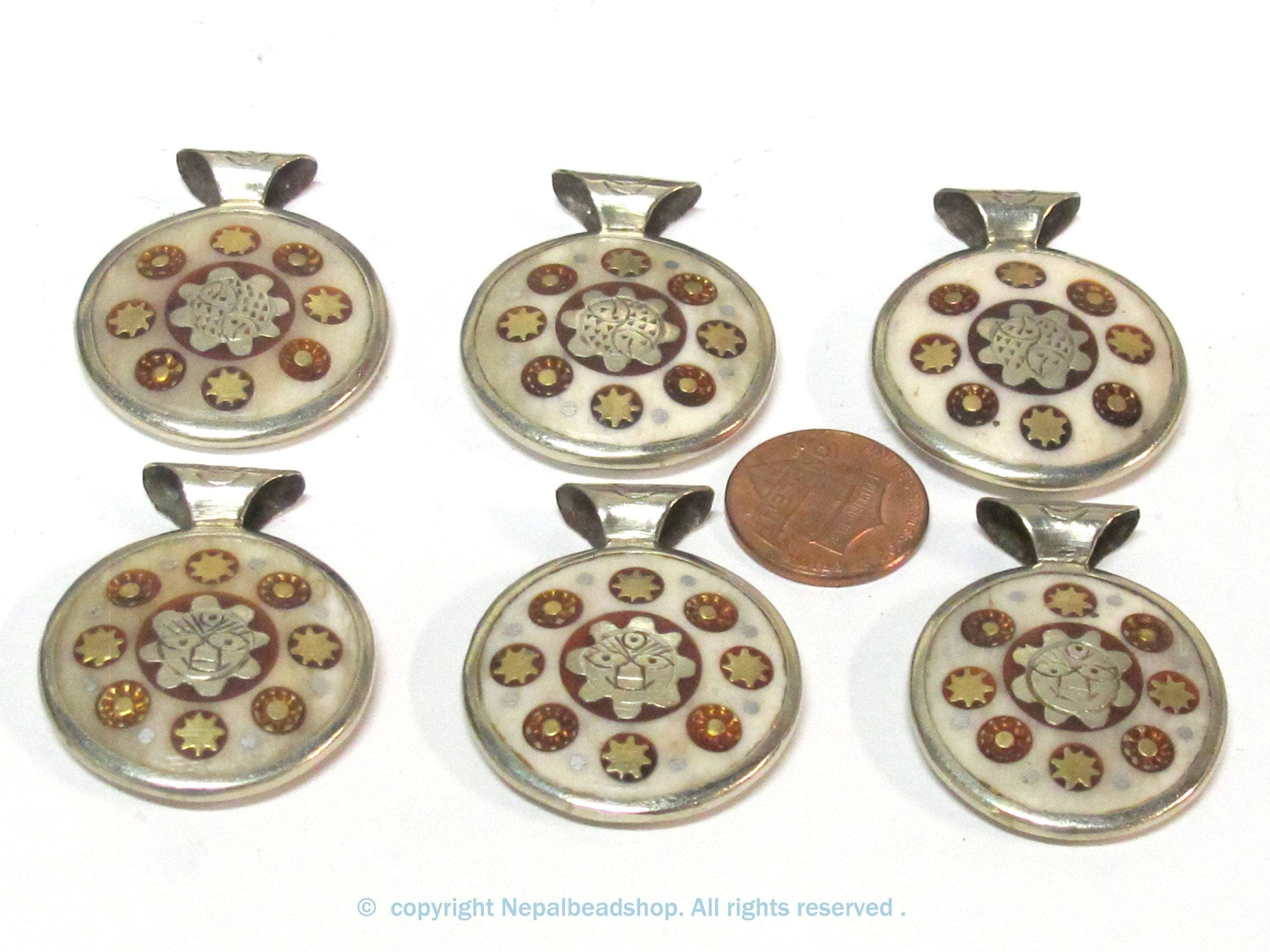 1 Pendant - Reversible 2 sided round white cream color sun moon star tibetan cattle bone pendant yin yang design on bail - PM613A