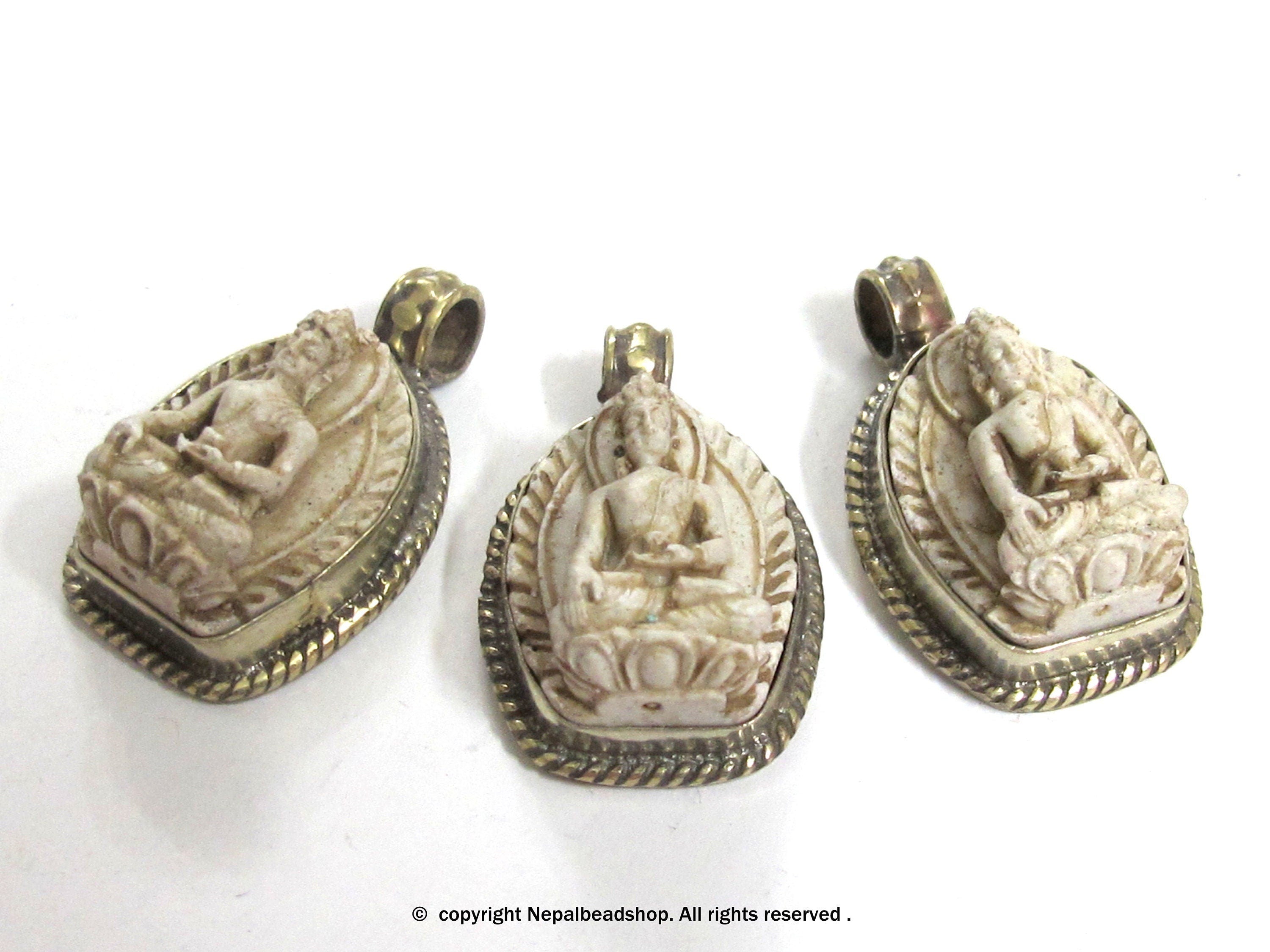 Small size cream color Tibetan Buddha pendant from Nepal - 1 pendant - PS005C