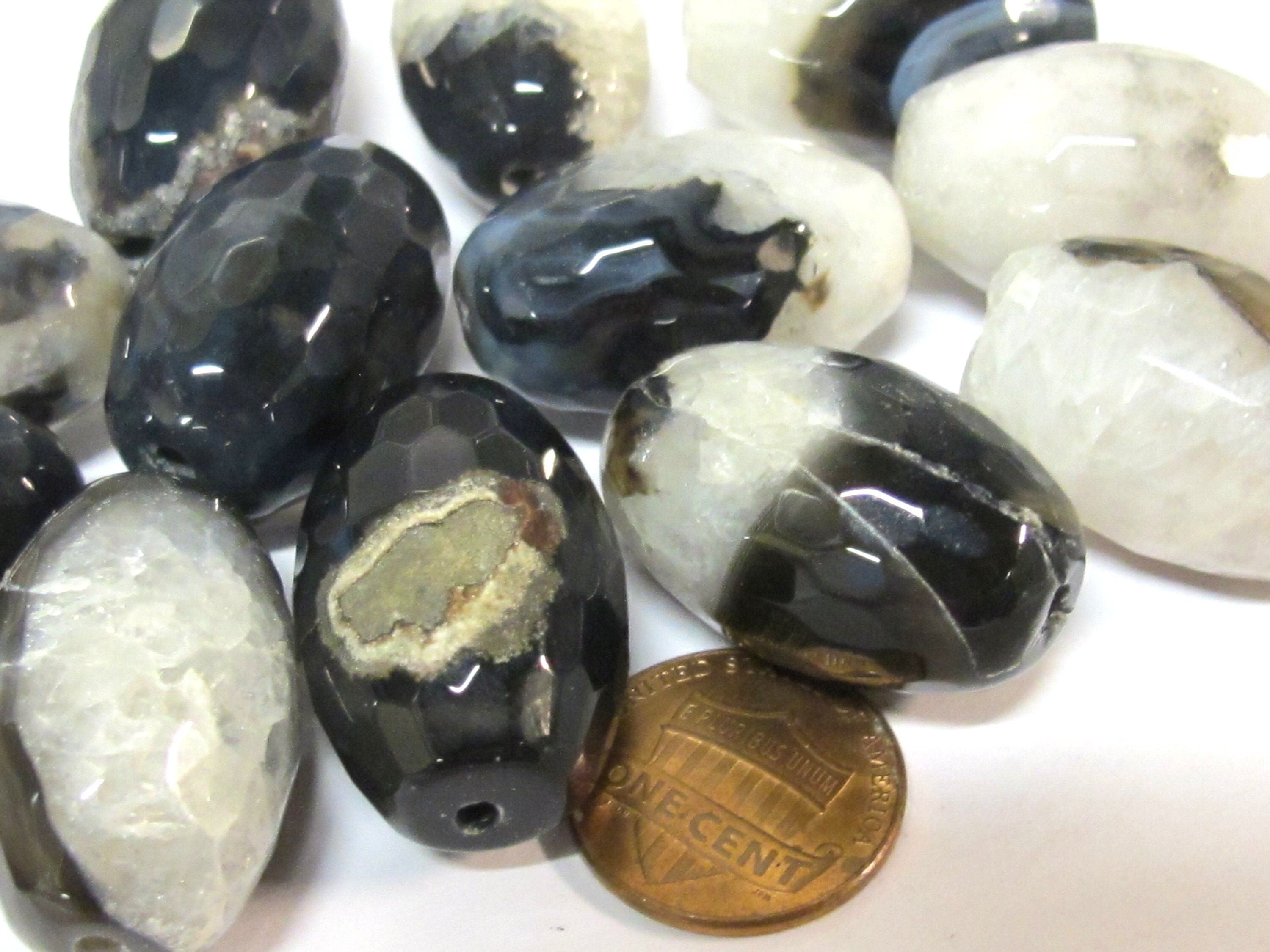 6 Beads - Faceted Large heavy size agate onyx black white grey color mix cylinder gemstone pendant beads lot - GM397C