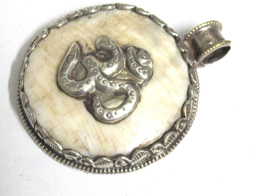 1 pendant - Tibetan Om pendant - Ethnic tribal Tibetan om naga conch shell pendants Ohm Aum om mantra Nepal pendants - PM409MA