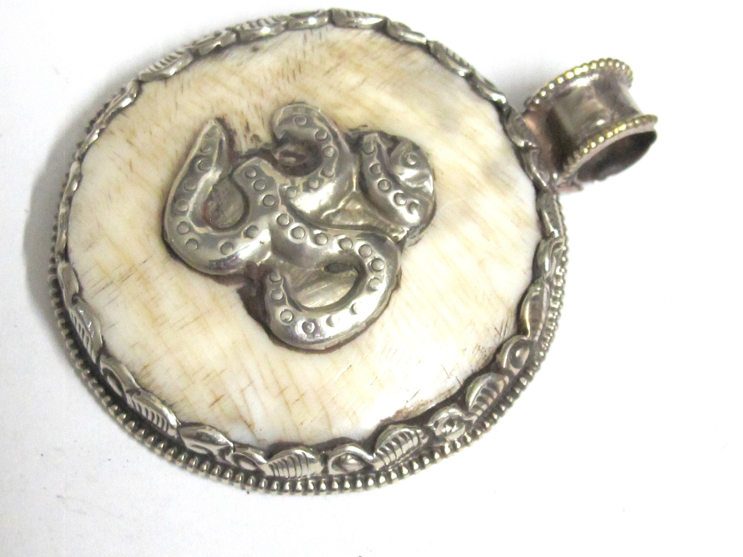1 pendant - Tibetan Om pendant - Ethnic tribal Tibetan om naga conch shell pendants Ohm Aum om mantra Nepal pendants - PM409MA