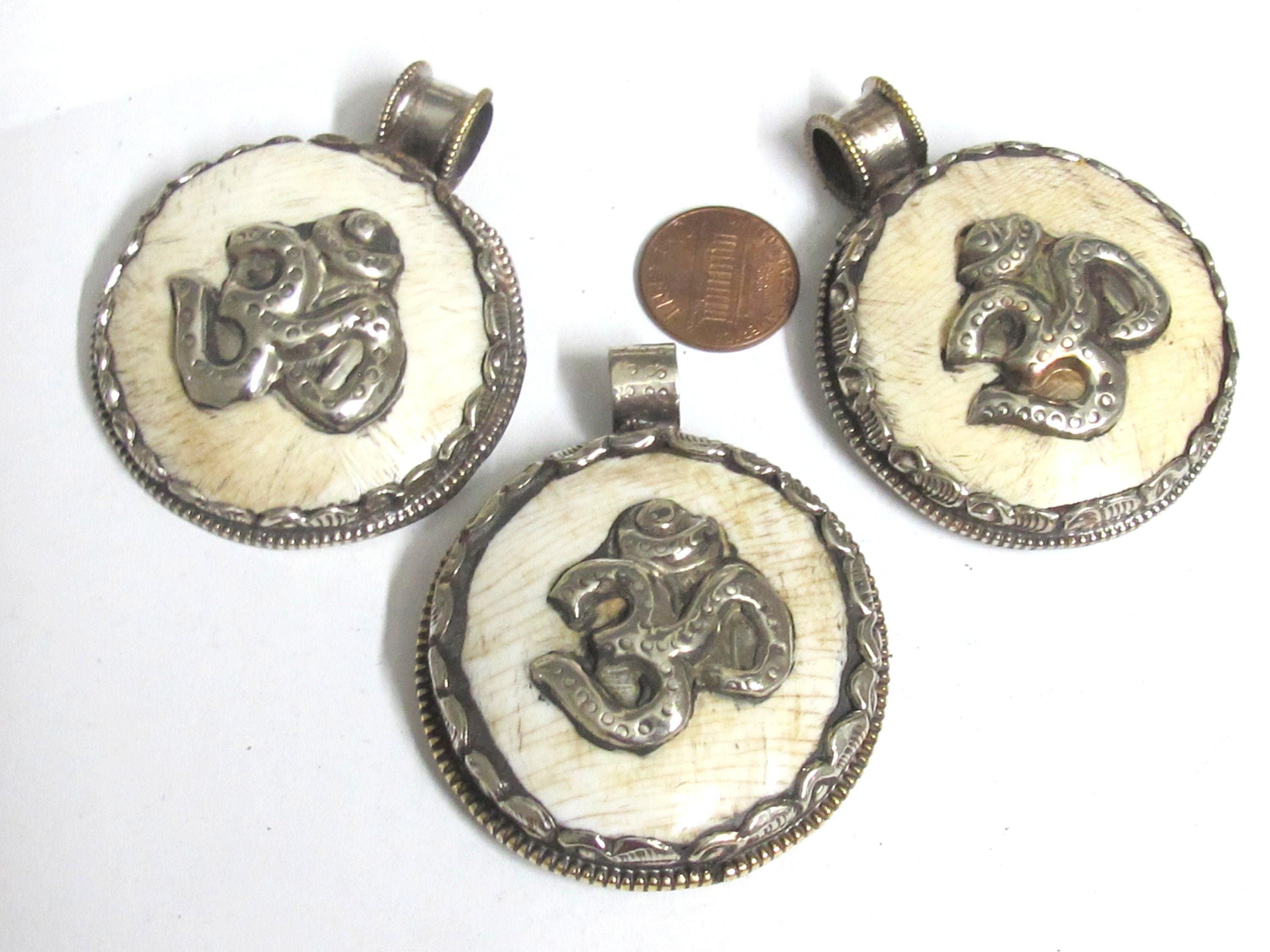 1 pendant - Tibetan Om pendant - Ethnic tribal Tibetan om naga conch shell pendants Ohm Aum om mantra Nepal pendants - PM409MA