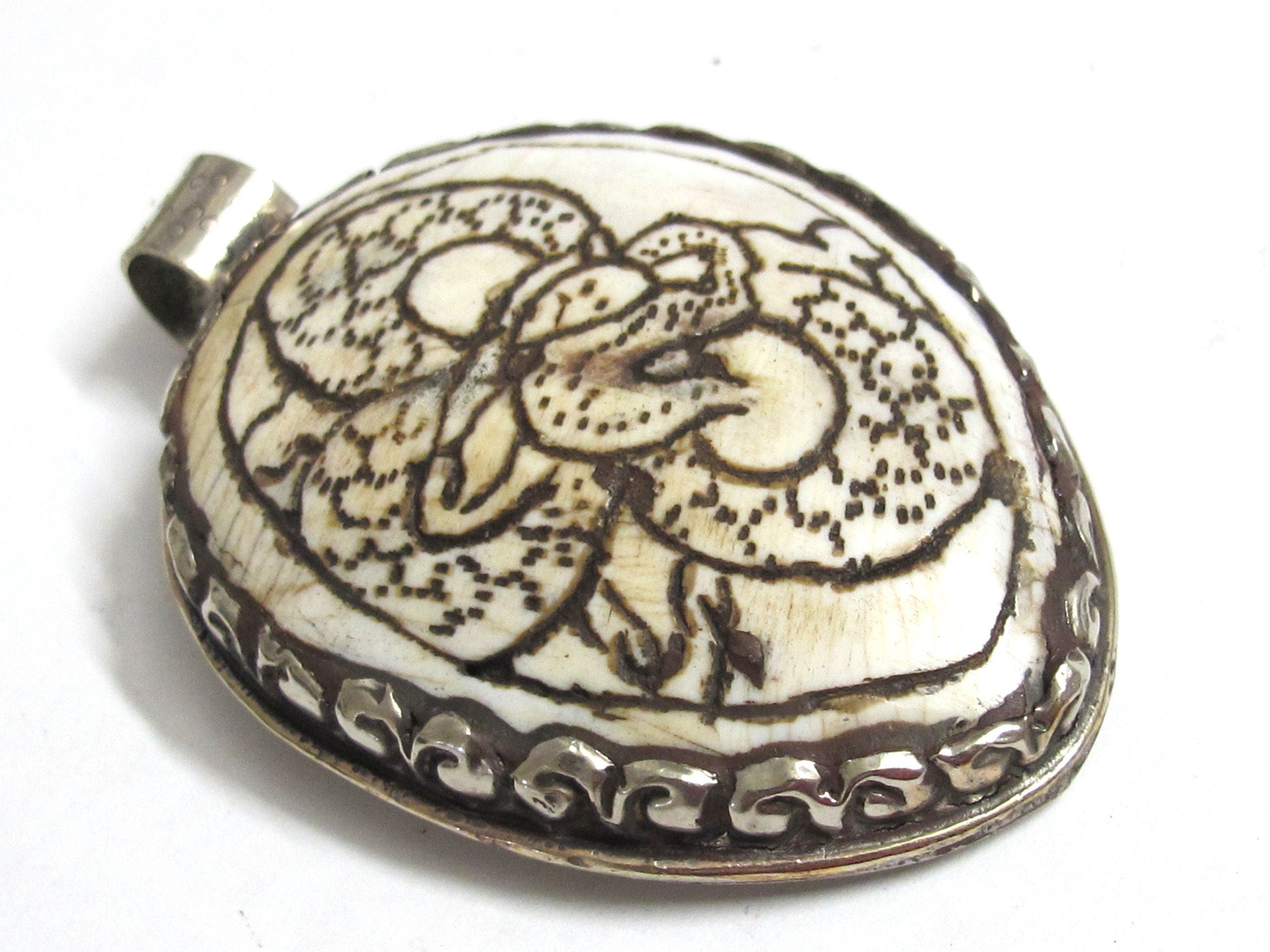 OOAK Tibetan dragon carved conch shell pendant Large heavy bold unique jewelry pendant with tibetan dragon carving Nepal pendants - PM458G