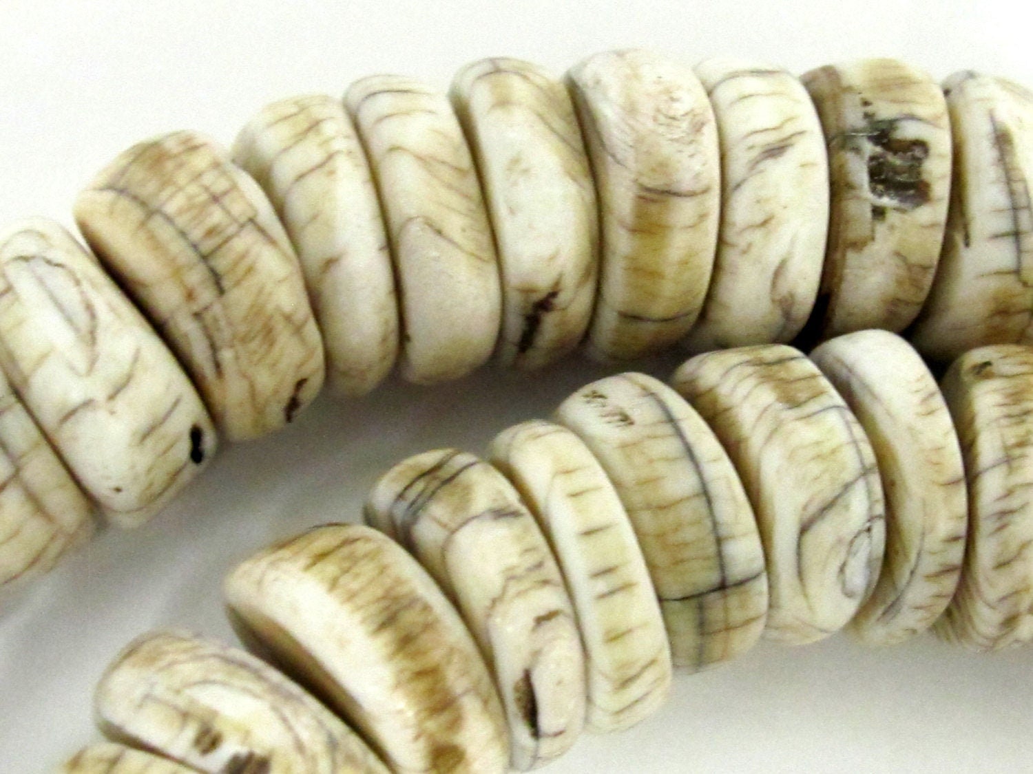 10 Beads - Ethnic Naga natural conch shell flat disc beads 17 - 19 mm size - CH053E