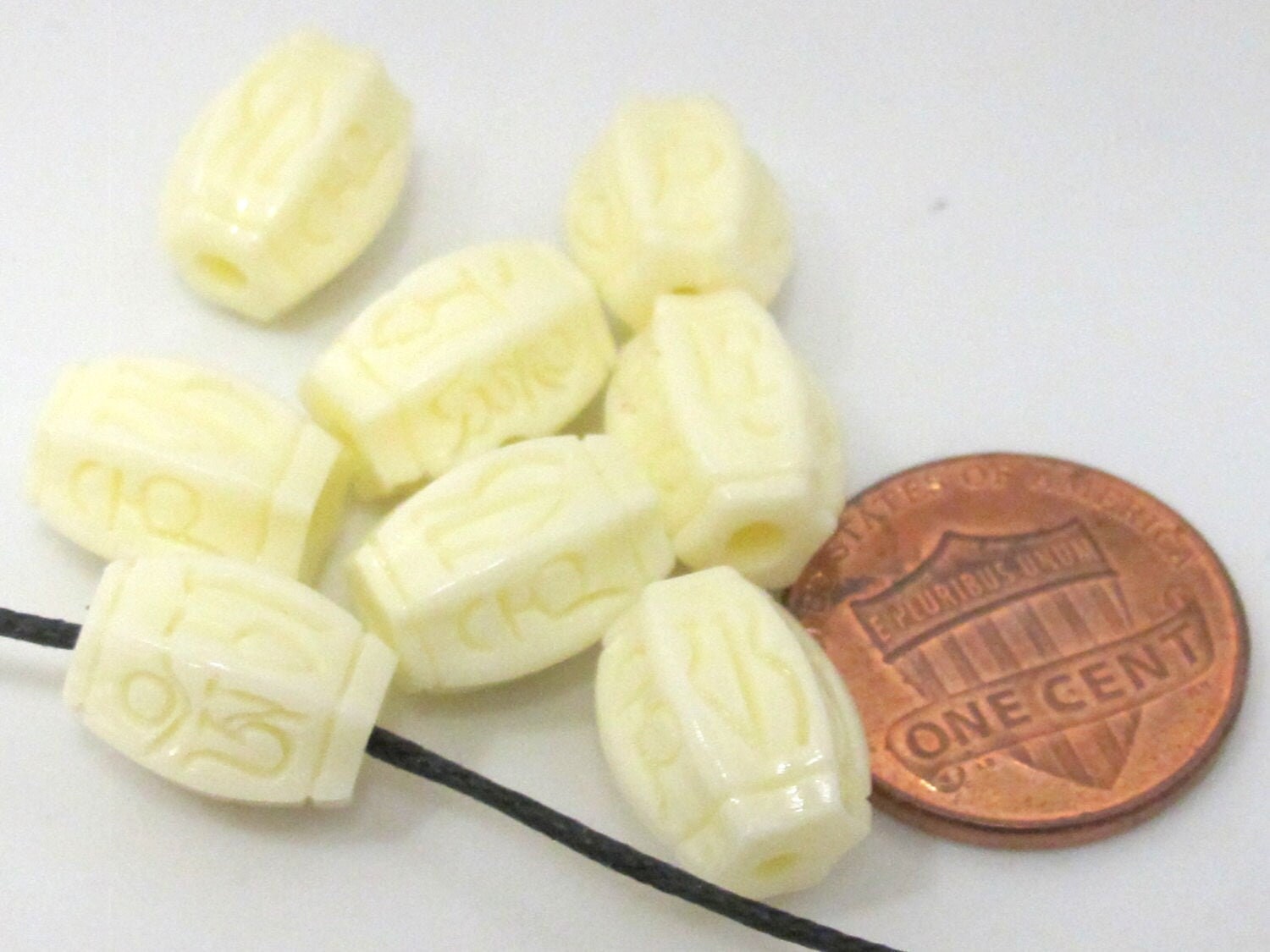 4 BEADS - Tibetan om mantra cream white color hexagon melon cut resin beads 12 mm x 10 mm - BD919