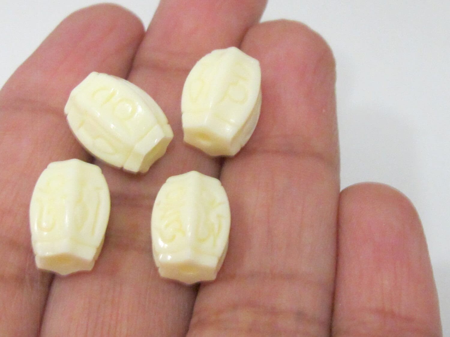 4 BEADS - Tibetan om mantra cream white color hexagon melon cut resin beads 12 mm x 10 mm - BD919