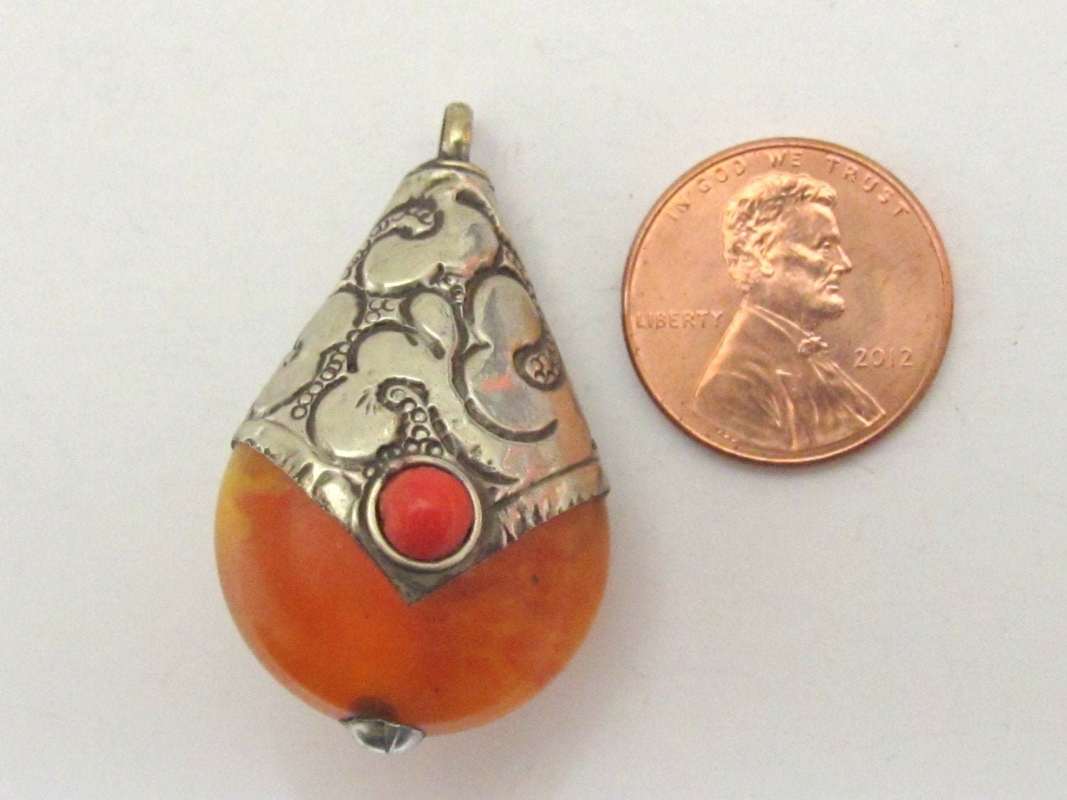 Reversible Teardrop shape Tibetan silver capped copal resin pendant - 1 pendant - PM182