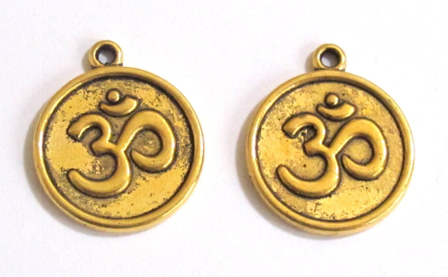4 pieces - Antiqued gold tone yoga meditation om metal disc charms beads - BD329A