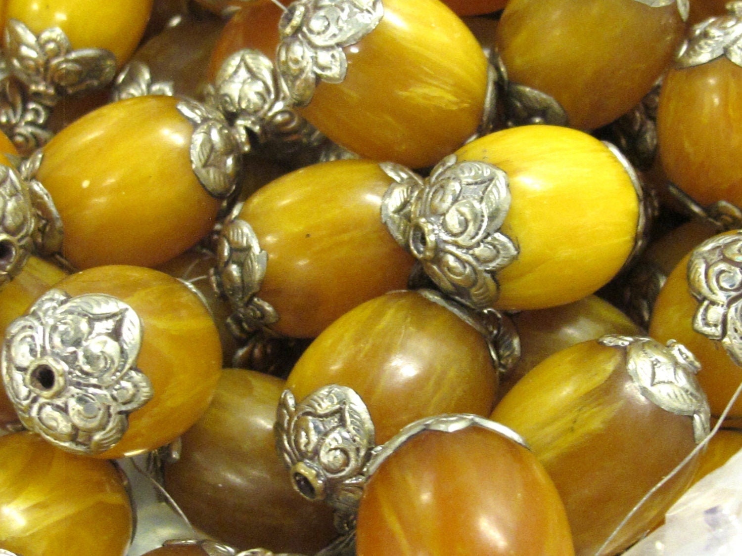 1 BEAD - Large Thick copal resin tibetan silver capped bead - BD819
