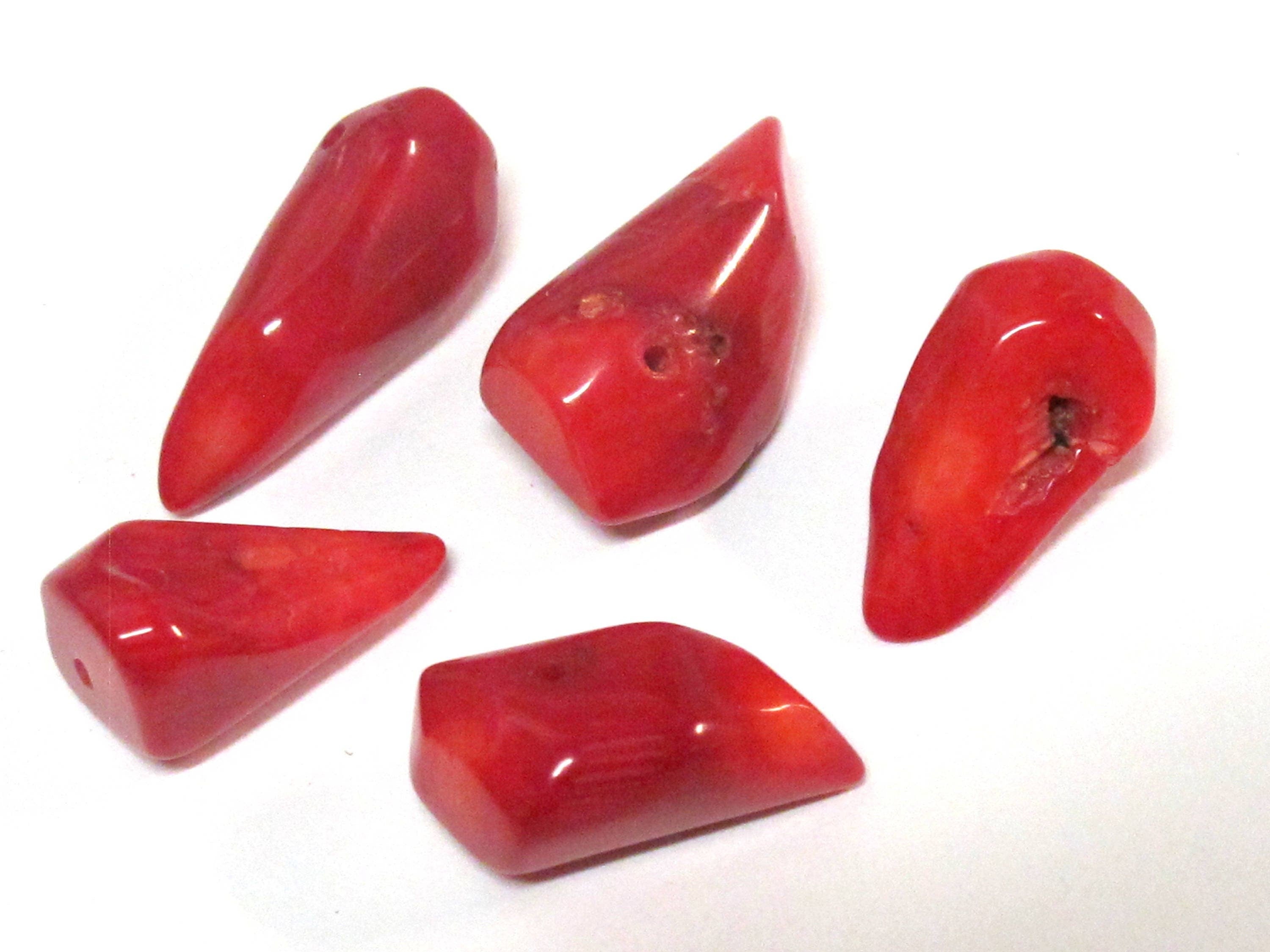 5 BEADS - Red color bamboo coral spike triangle nugget pendant beads - GM433