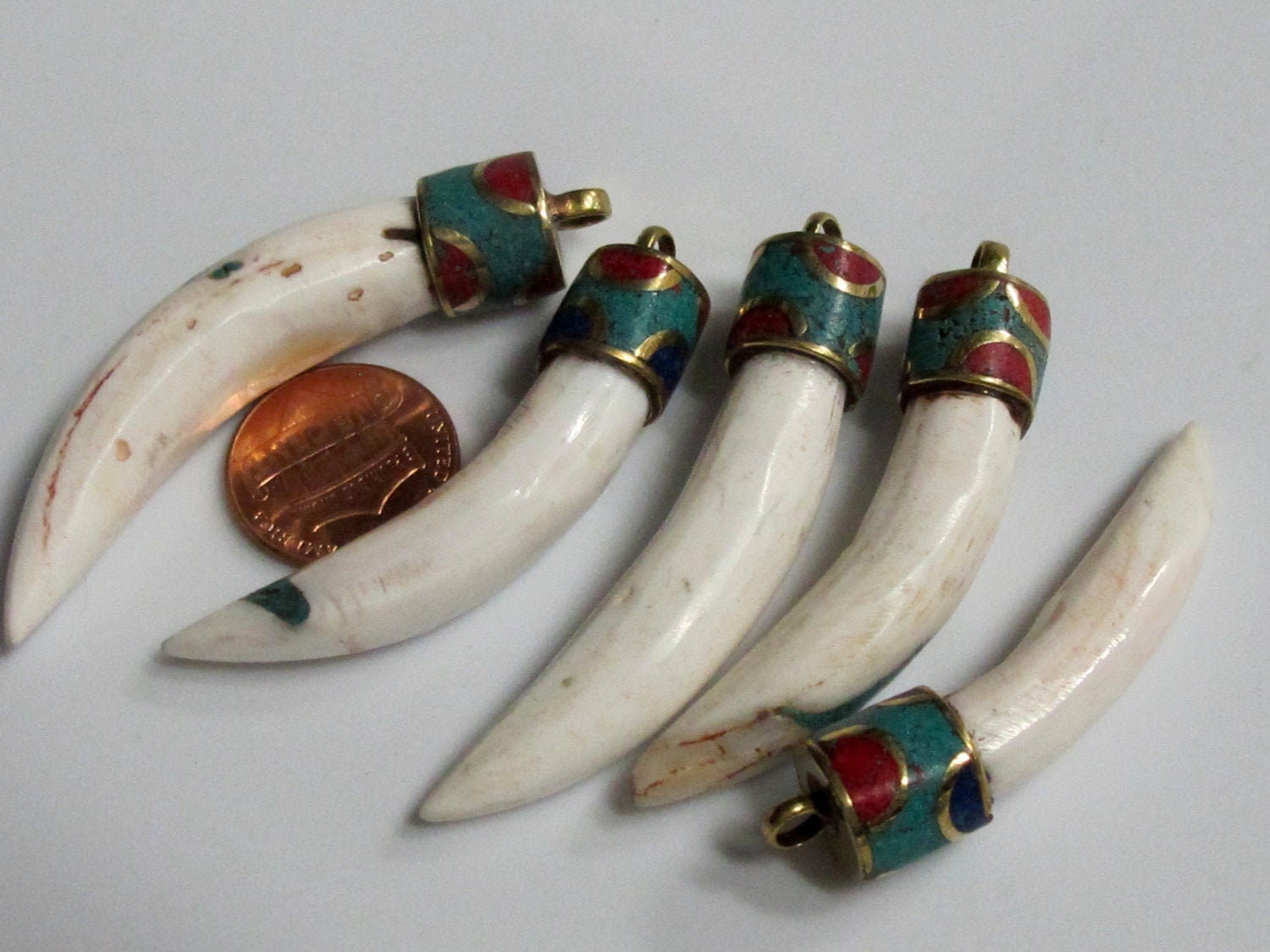 2 pendants set - Ethnic tibetan Nepal conch shell tooth shape with brass cap and inlay - PM366s