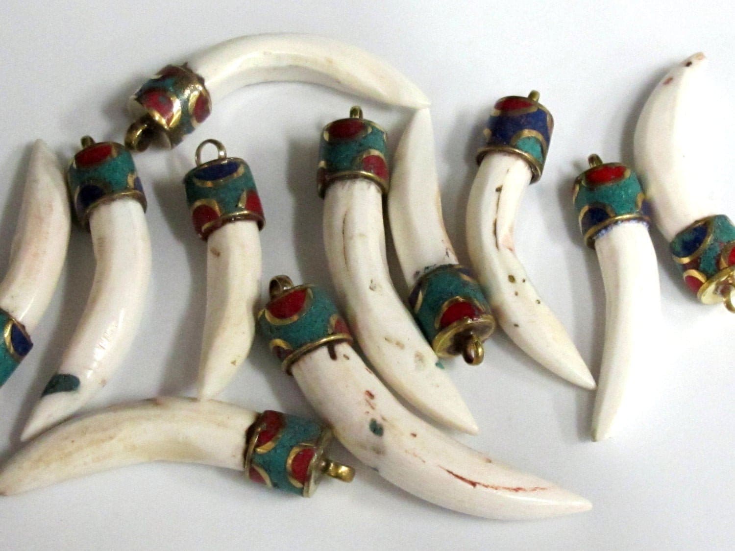 2 pendants set - Ethnic tibetan Nepal conch shell tooth shape with brass cap and inlay - PM366s
