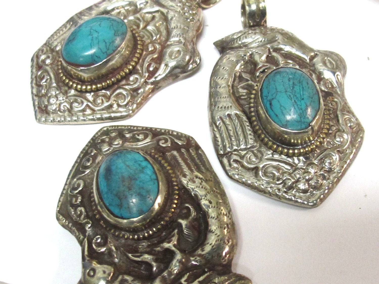 Tibetan silver repousse bird pendant inlaid with turquoise inlay- ethnic nepal pendant - PM271Bx