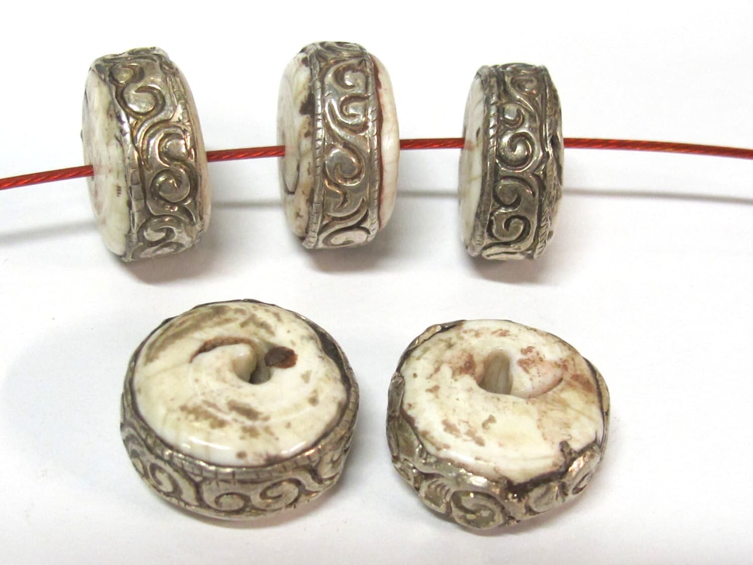1 Bead - Round disc shape Tibetan silver encased tribal naga conch shell focal bead 17 - 18 mm wide - CH066
