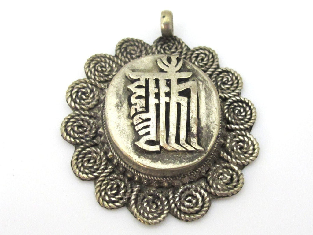 1 Pendant - Tibetan silver kalachakra mantra spiral filigree pendant from Nepal - CP108