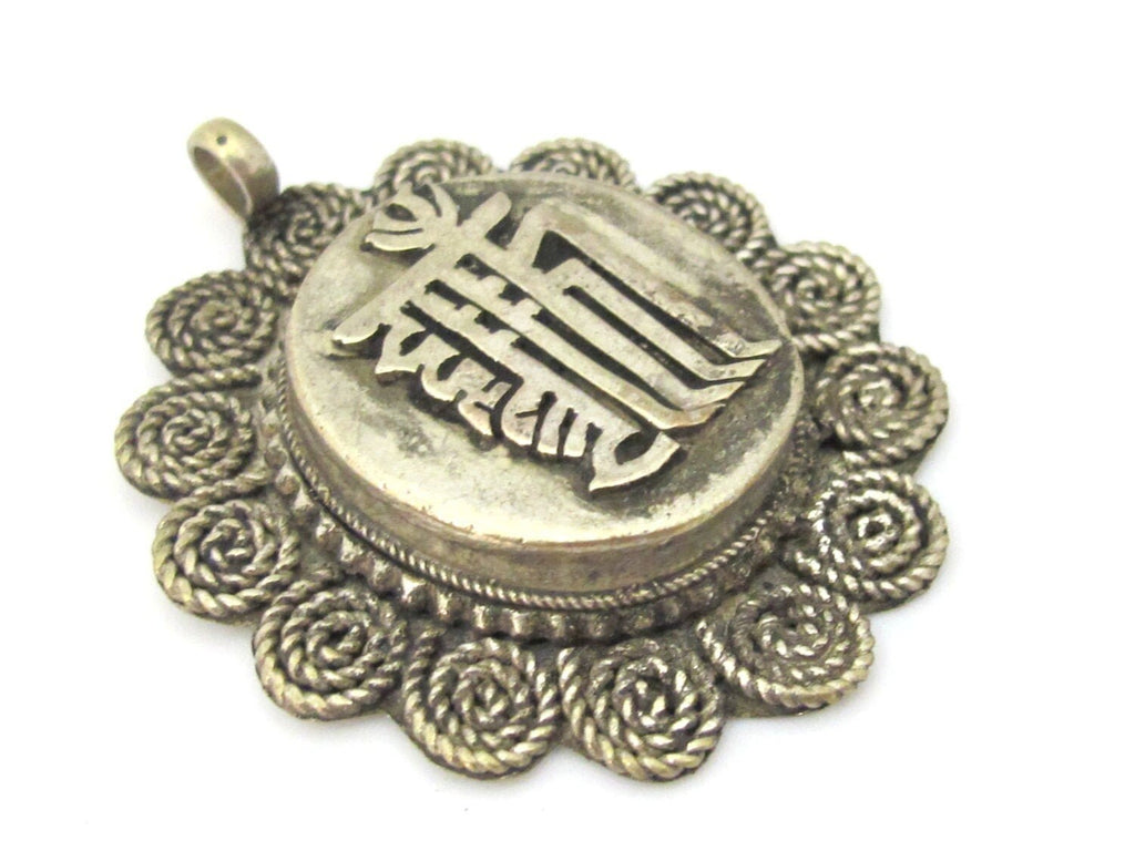 1 Pendant - Tibetan silver kalachakra mantra spiral filigree pendant from Nepal - CP108