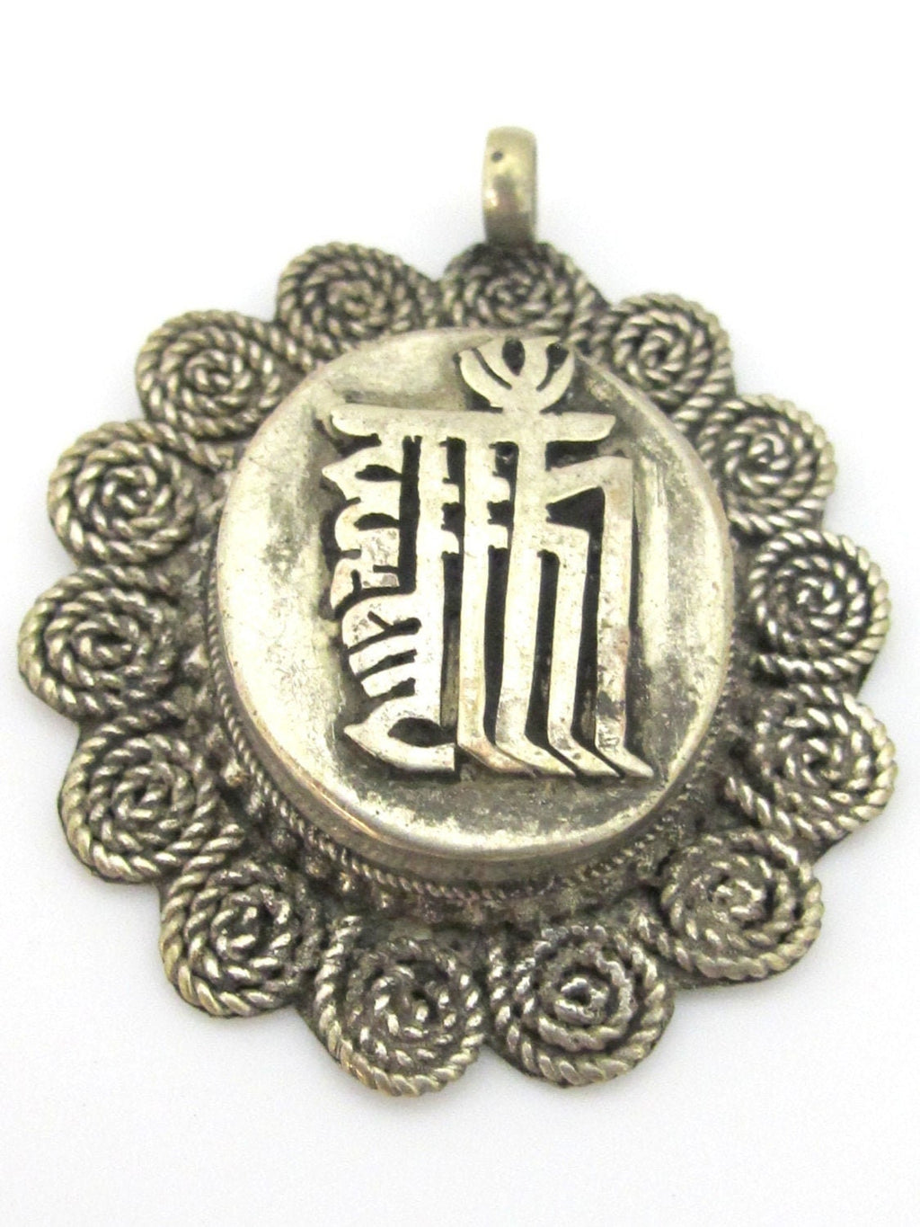 1 Pendant - Tibetan silver kalachakra mantra spiral filigree pendant from Nepal - CP108