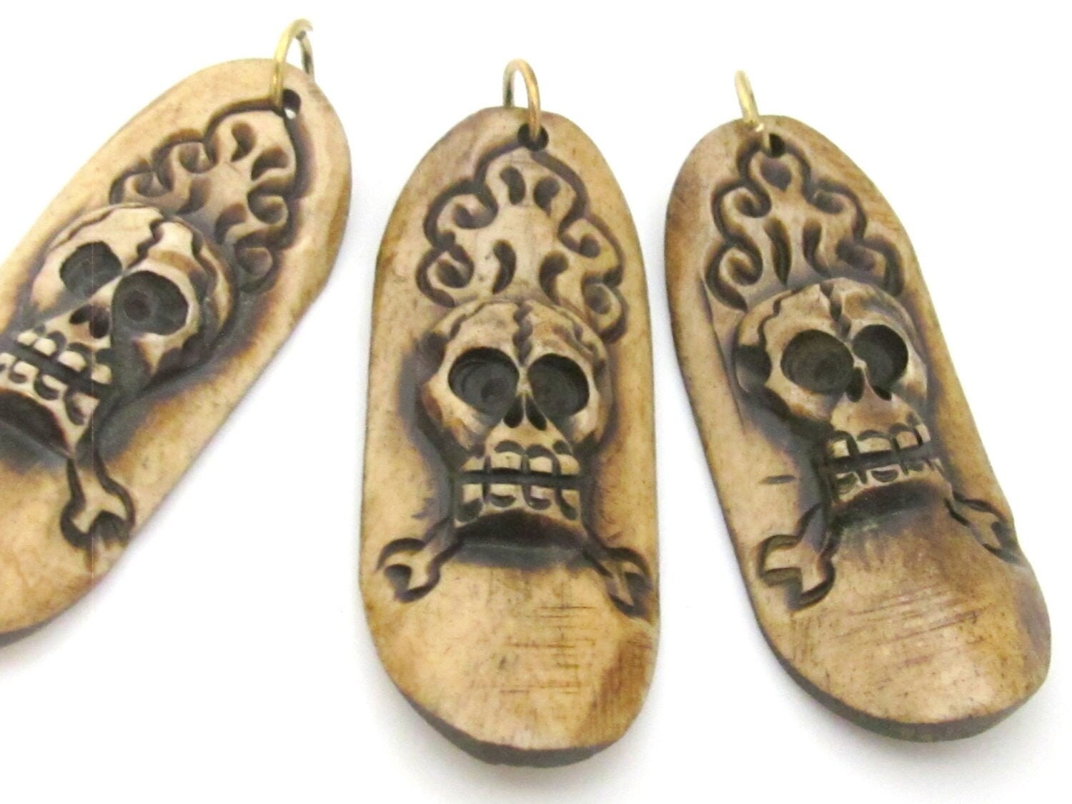 1 Pendant - Tibetan skull design carved convex bar shape cattle recycled cattle bone pendant from Nepal - PB106