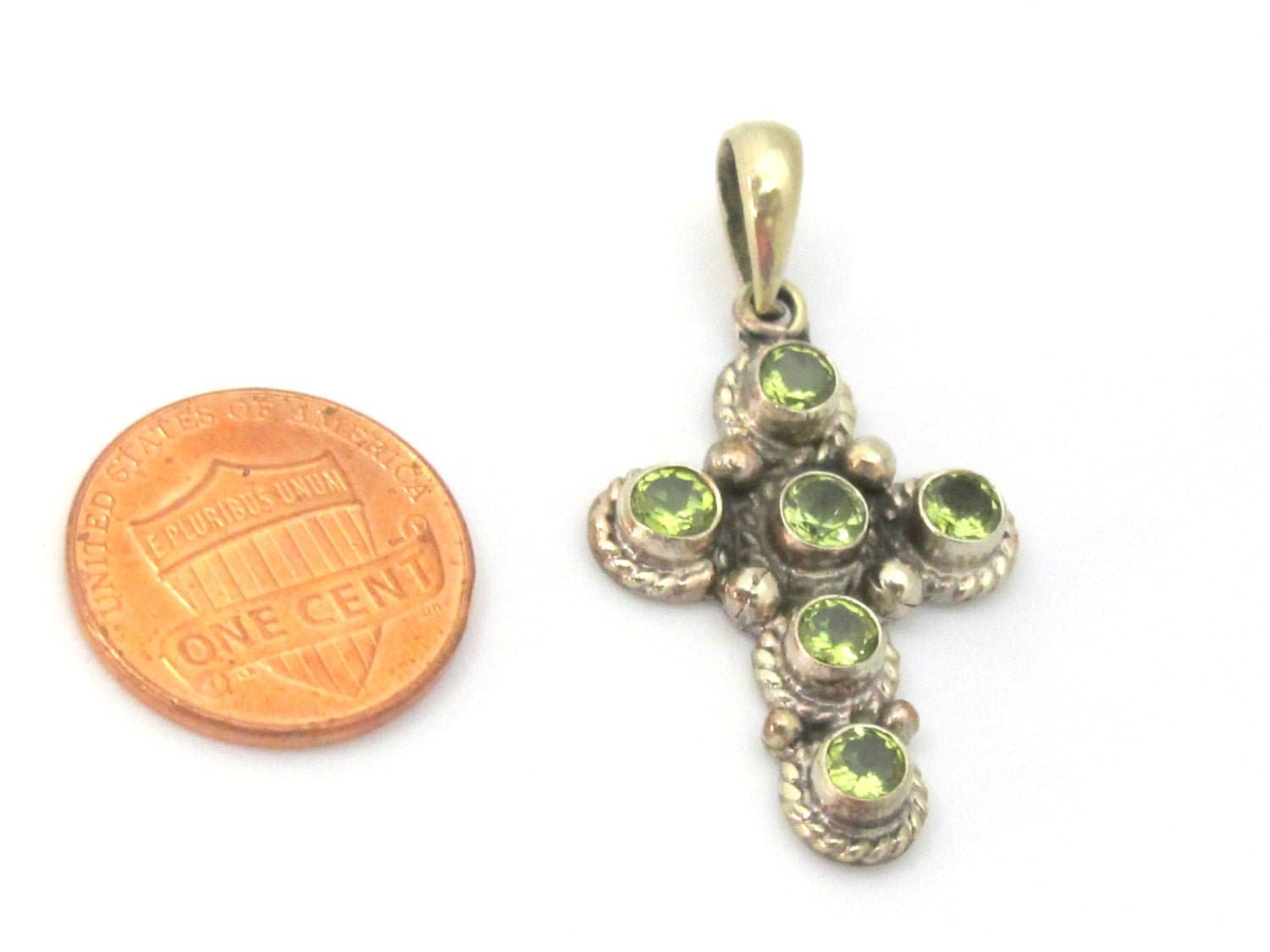 1 Pendant - Tibetan silver faceted green peridot gemstone cross pendant from Nepal - PM445A