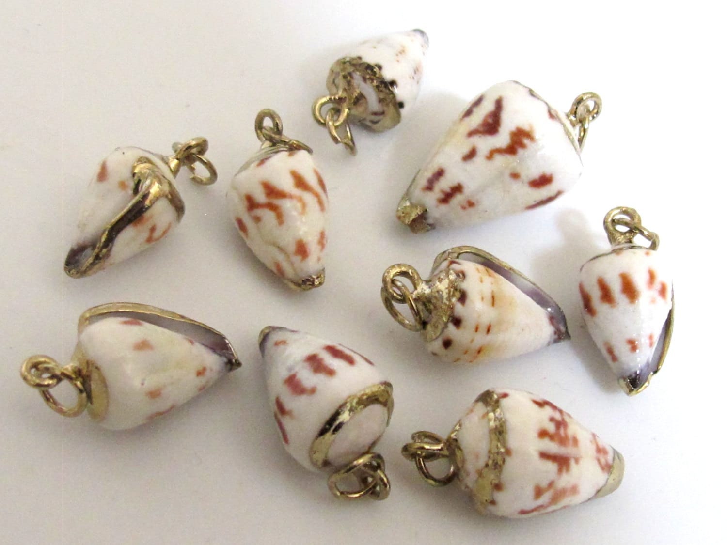 1 Pendant - Gold plated Small size spotted cone shell charm pendants - SP038