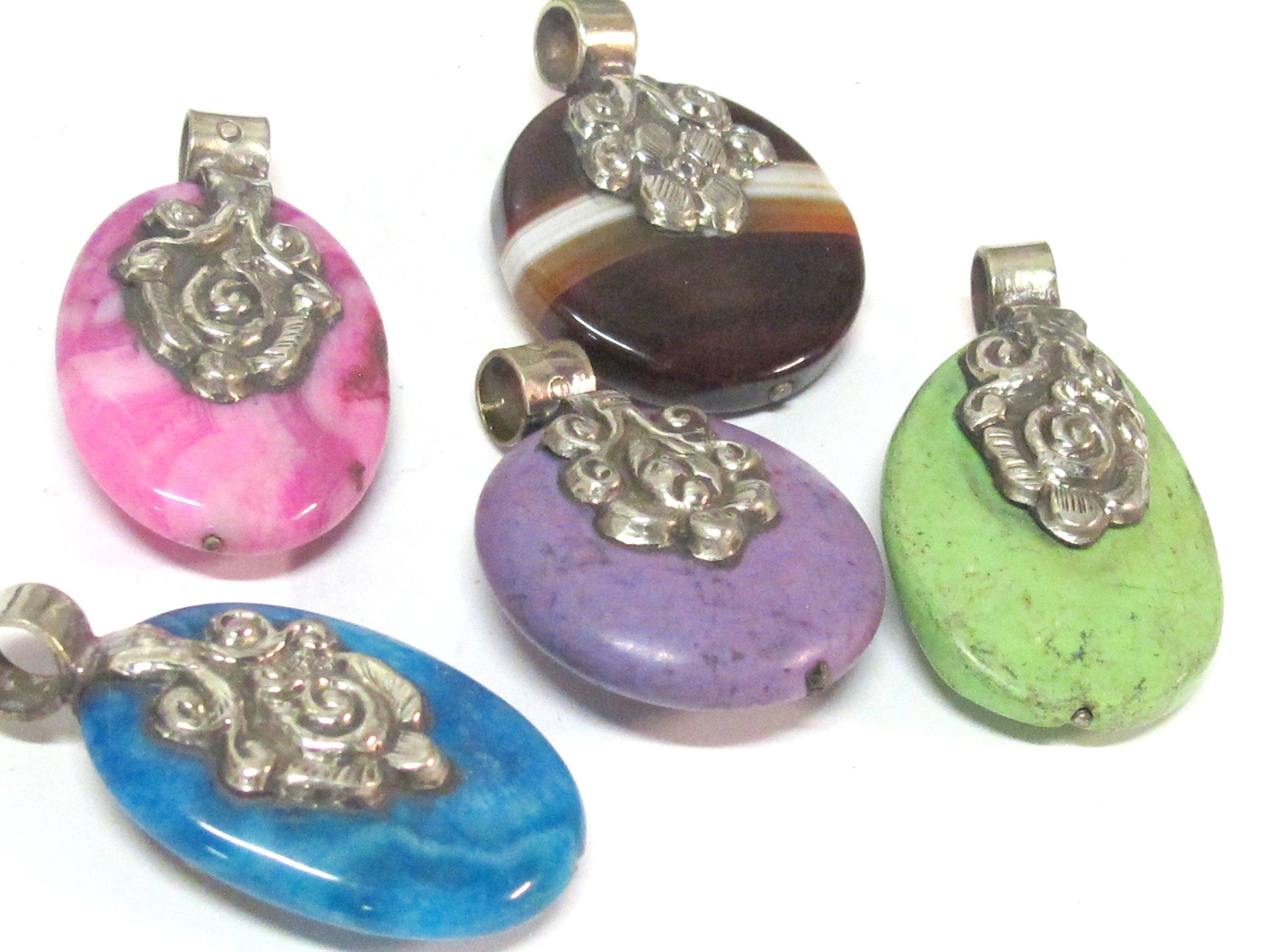 4 Pendants - Mix Tibetan Nepal gemstones round oval shape pendants with dual sided floral design - PM223Mx