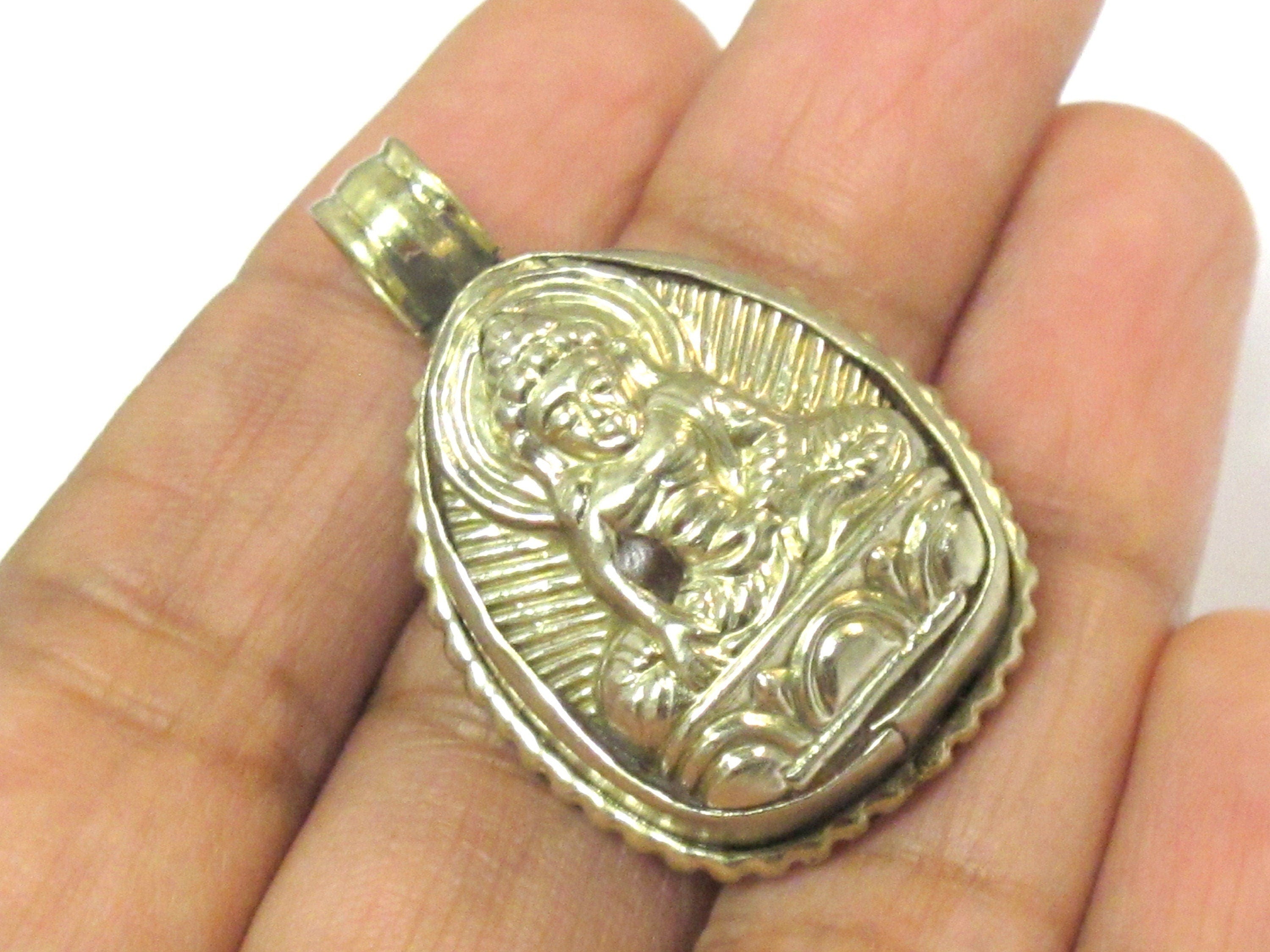 1 Pendant - Tibetan seated on lotus meditating Buddha pendant from Nepal - PM597C